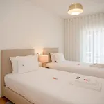 Liiiving In - Design Bright House *