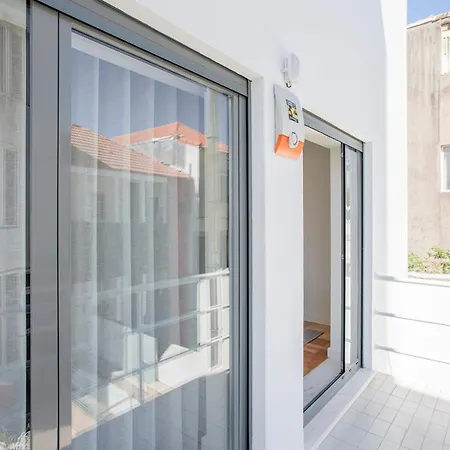 Liiiving In - Design Bright House Holiday home Porto