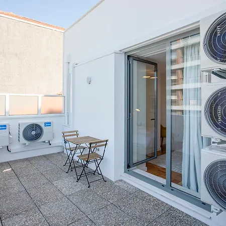 Liiiving In - Design Bright House Porto