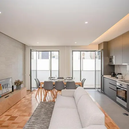 Liiiving In - Design Bright House Πόρτο