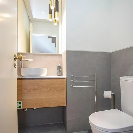 Liiiving In - Design Bright House