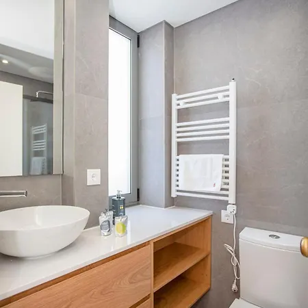 Liiiving In - Design Bright House