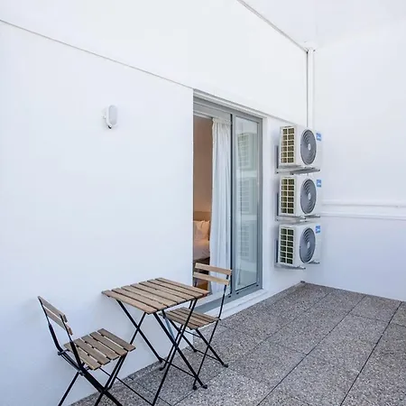 Liiiving In - Design Bright House Порту