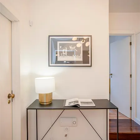 Liiiving In - Design Bright House * Порту