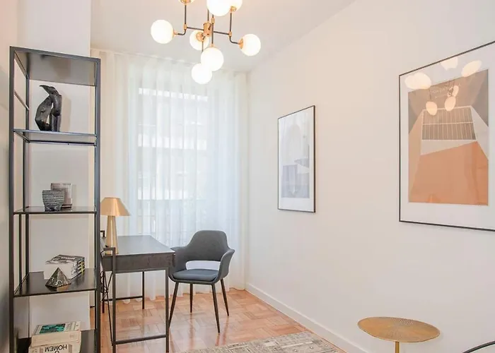 Liiiving In - Design Bright House