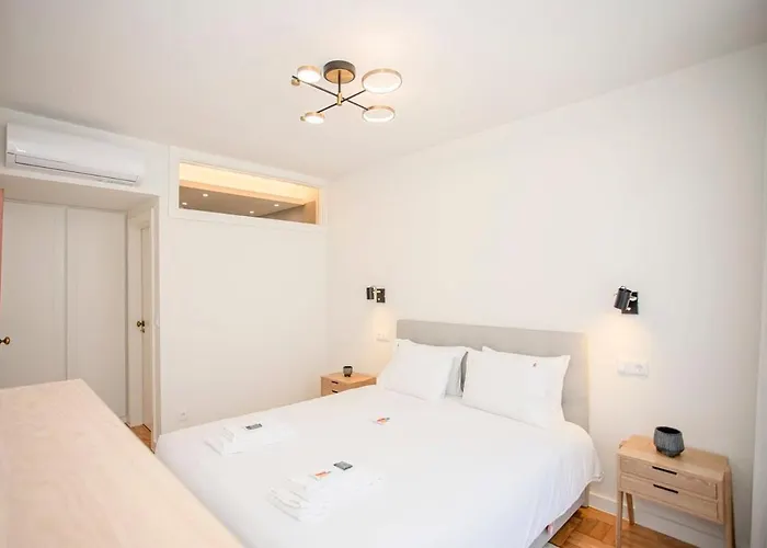 Liiiving In - Design Bright House *