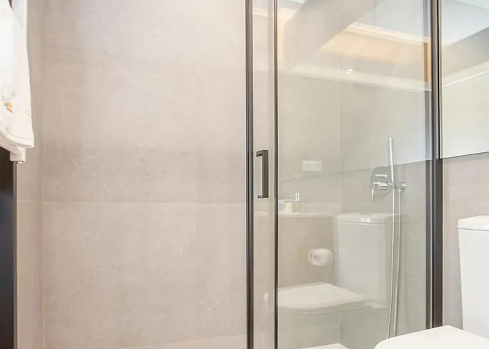 Liiiving In - Design Bright House *