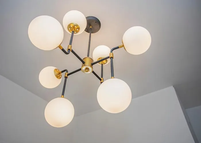 Liiiving In - Design Bright House