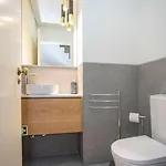 Liiiving In - Design Bright House