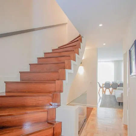 Liiiving In - Design Bright House