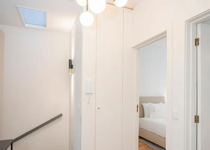 Liiiving In - Design Bright House *