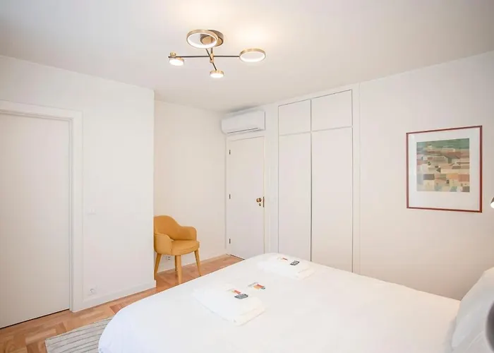 Liiiving In - Design Bright House Hébergement de vacances Oporto