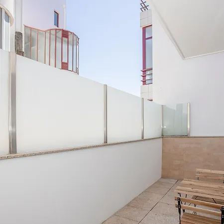 Liiiving In - Design Bright House