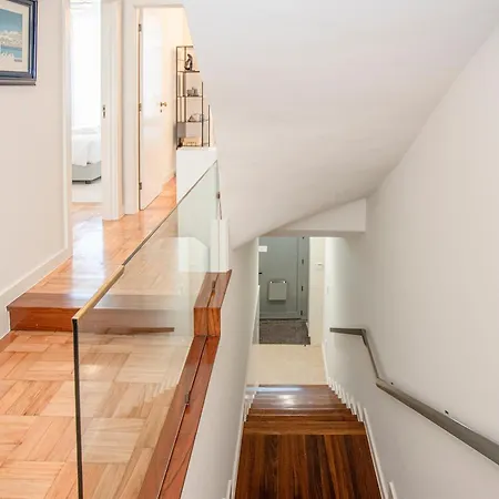 Liiiving In - Design Bright House Oporto