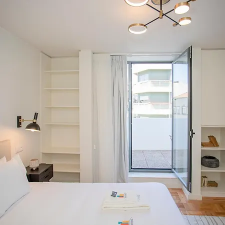 Liiiving In - Design Bright House *