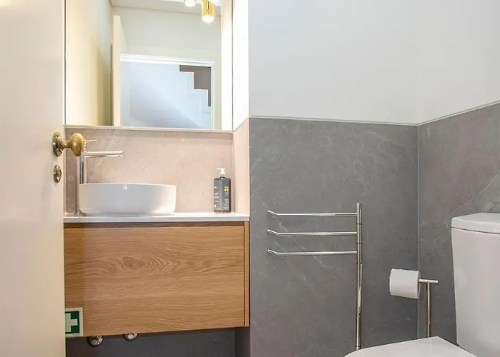 Liiiving In - Design Bright House