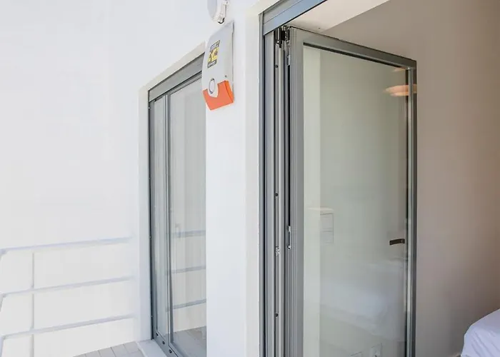 Liiiving In - Design Bright House Prázdninový dům